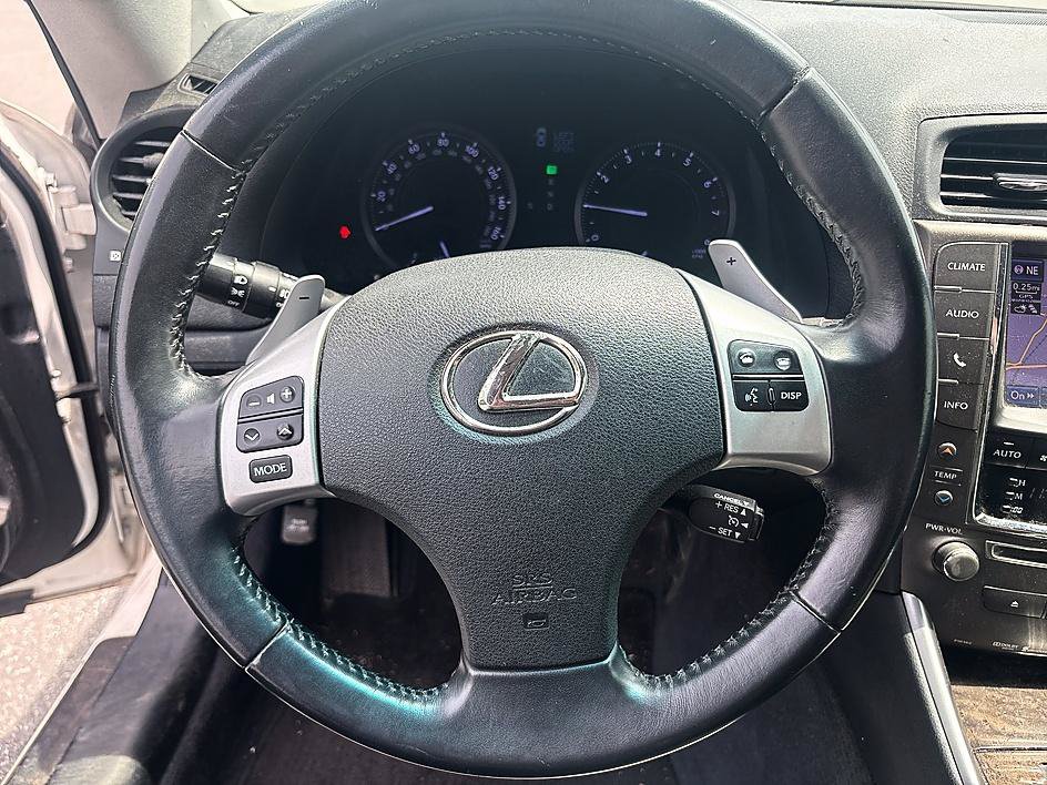 Used 2013 Lexus IS 250C w/ Luxury Pkg RWD image 17