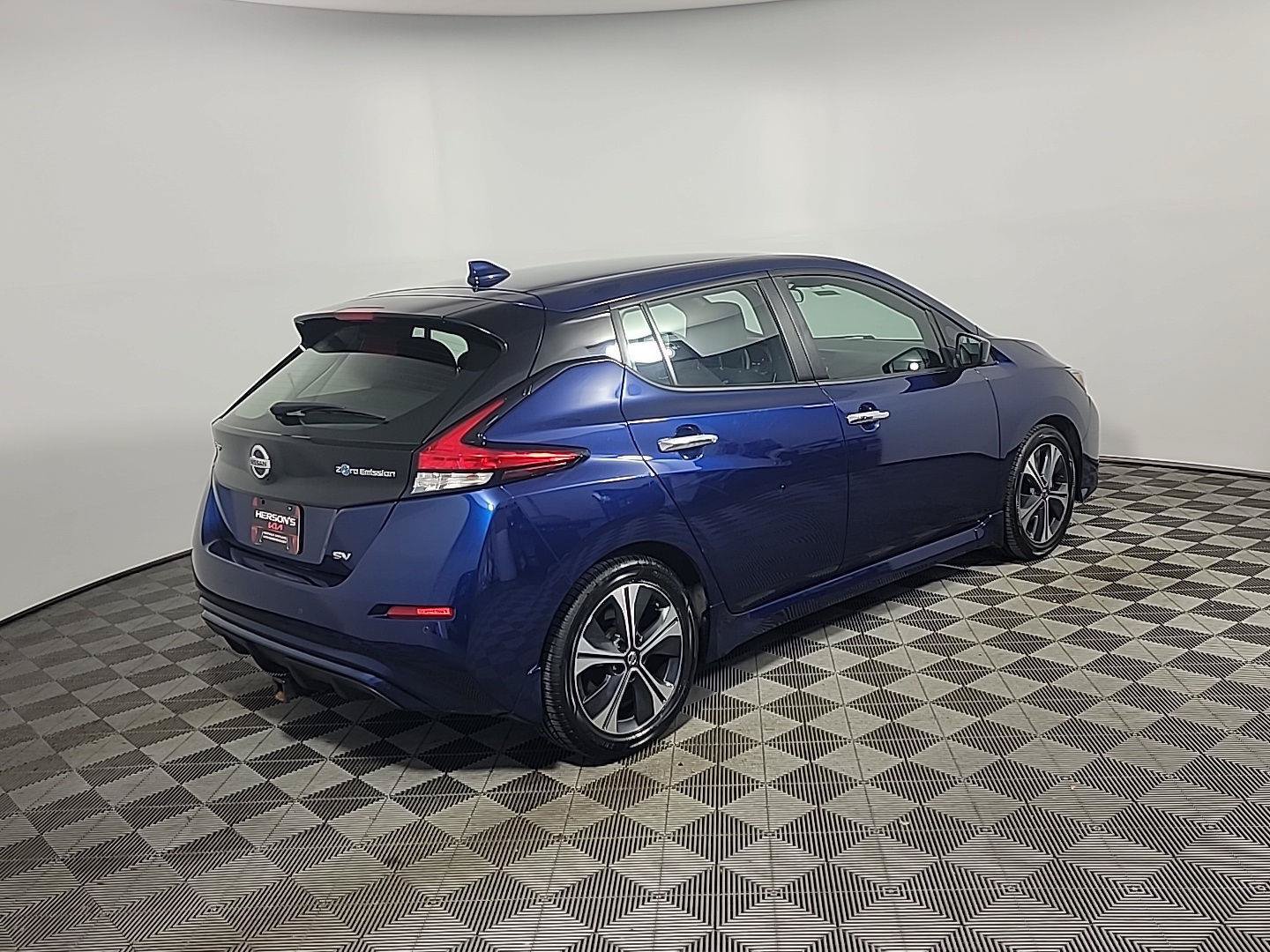 Used 2022 Nissan Leaf SV FWD image 4
