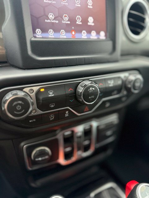 Used 2019 Jeep Wrangler Unlimited Sahara AWD/4WD image 14