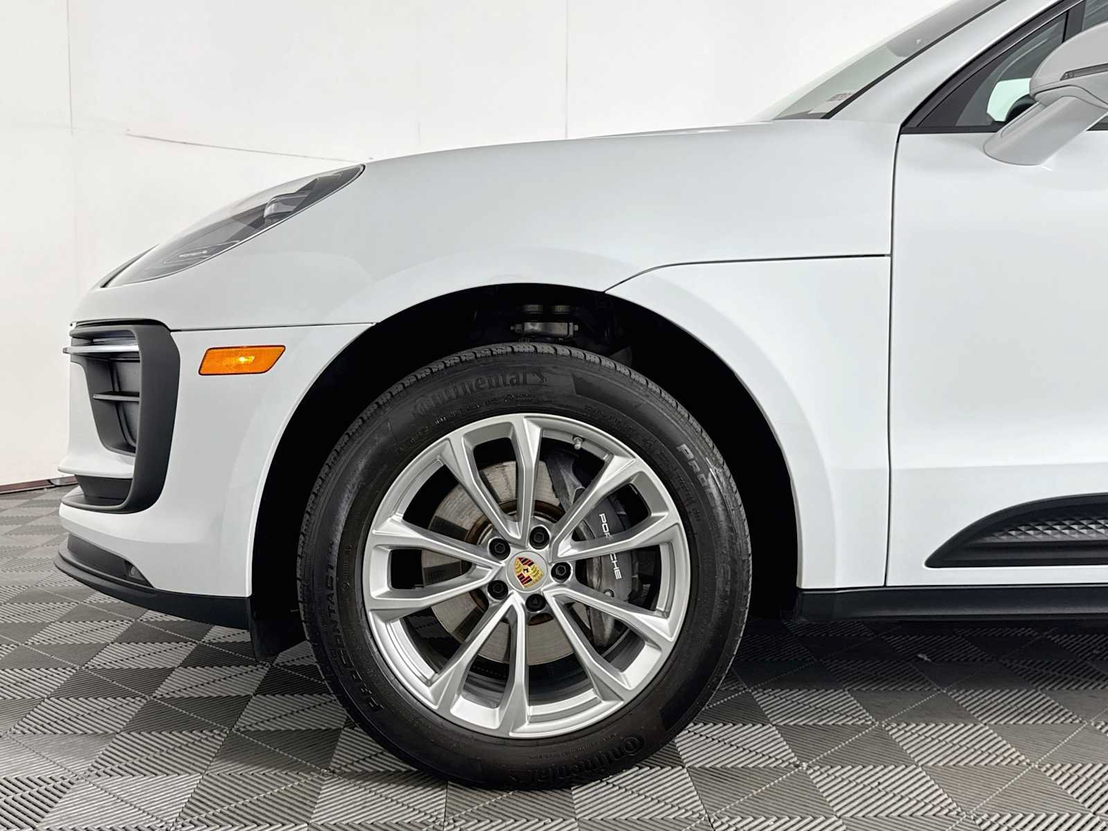 Used 2023 Porsche Macan Turbo AWD/4WD image 28