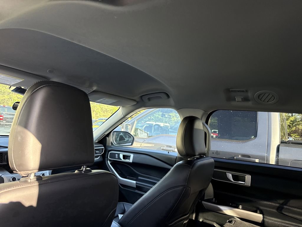 Used 2023 Ford Explorer XLT w/ Equipment Group 202A AWD/4WD image 15