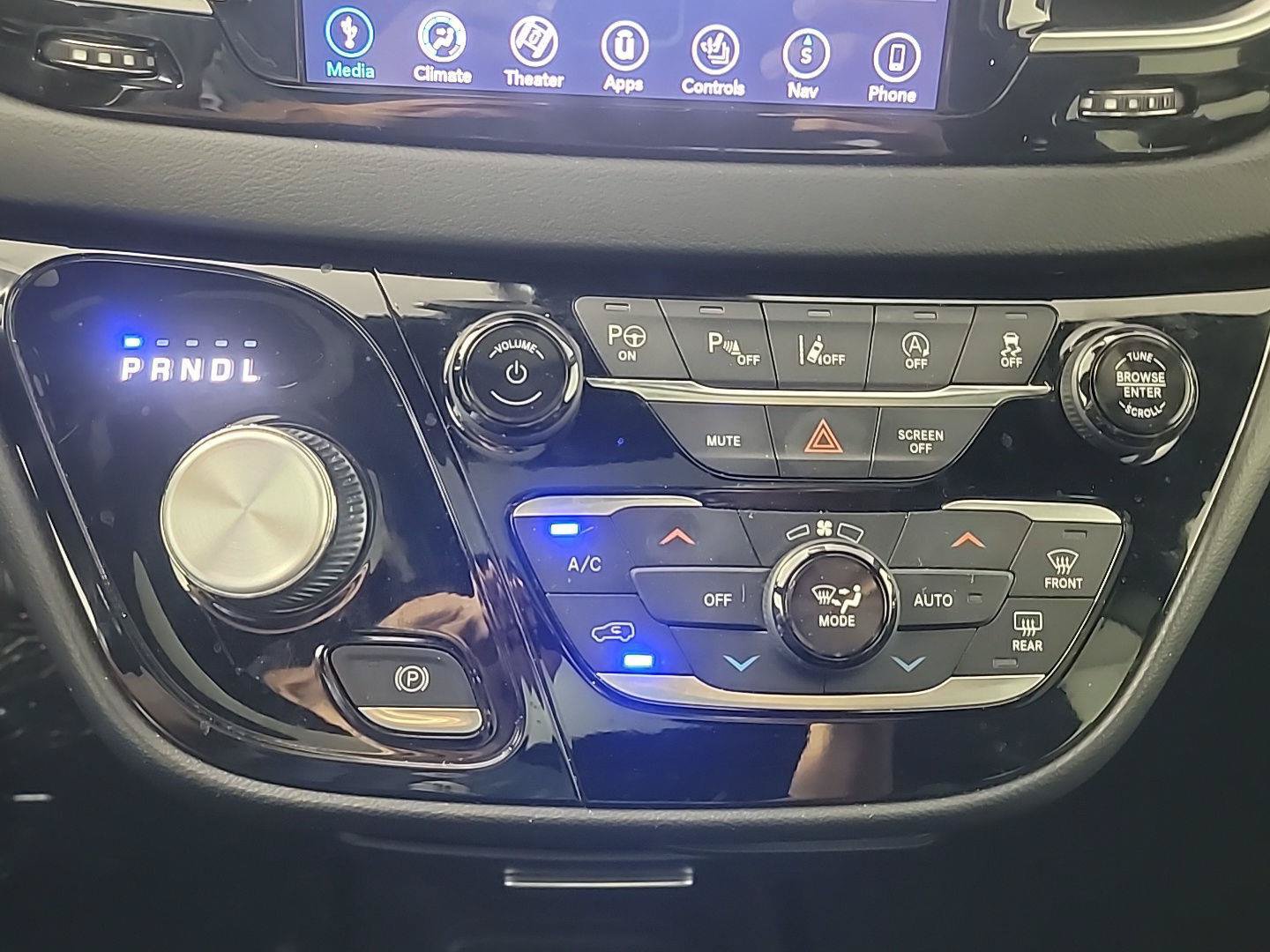 Used 2019 Chrysler Pacifica Touring-L Plus w/ Advanced Safetytec Group FWD image 35