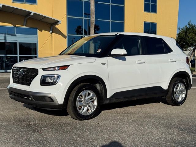 Used 2025 Hyundai Venue SE image 2