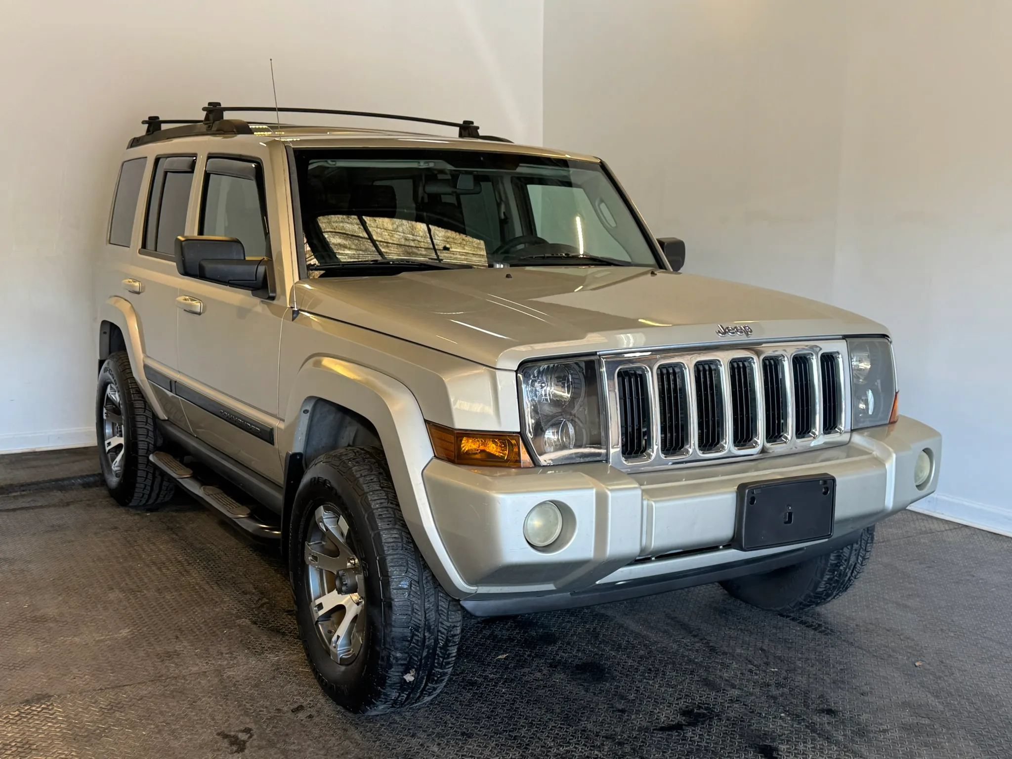 Used 2008 Jeep Commander Sport AWD/4WD image 3