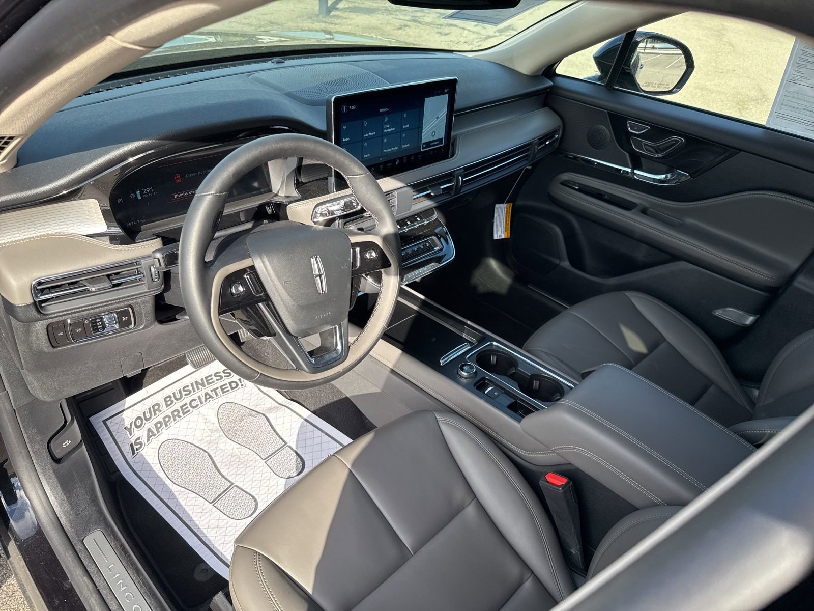 Used 2025 Lincoln Corsair FWD image 10