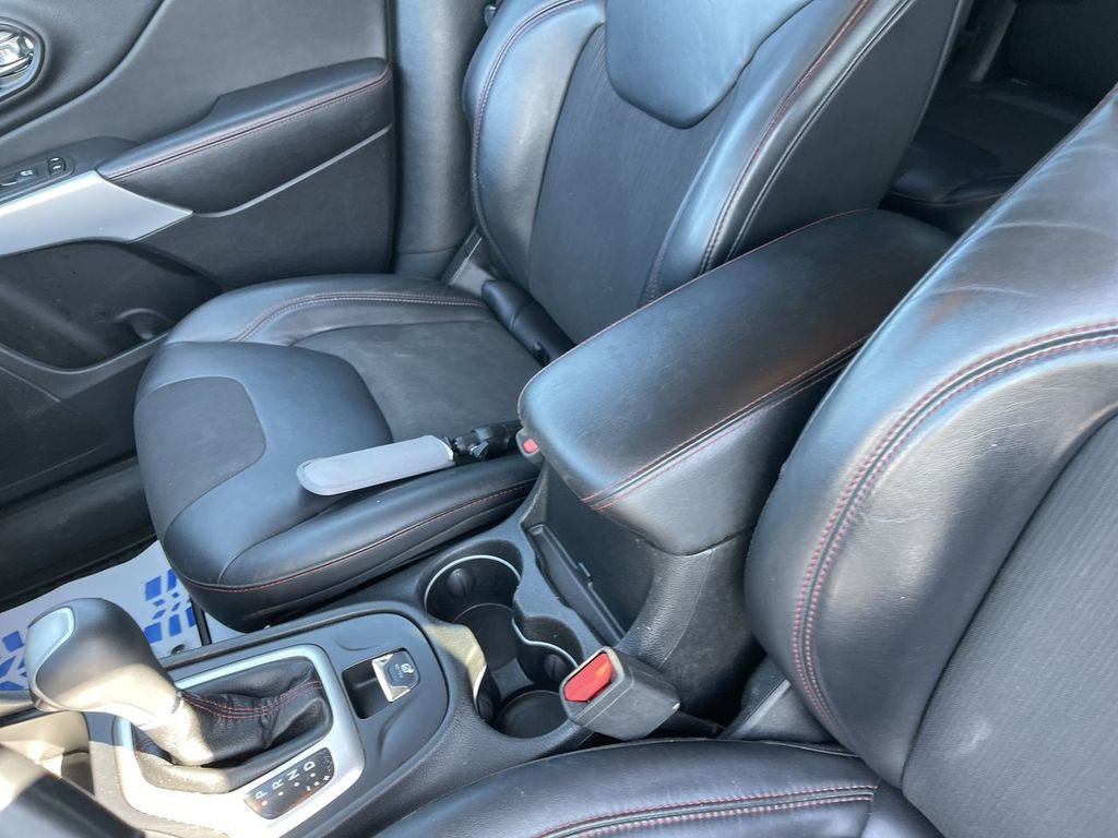 Used 2017 Jeep Cherokee Trailhawk image 20