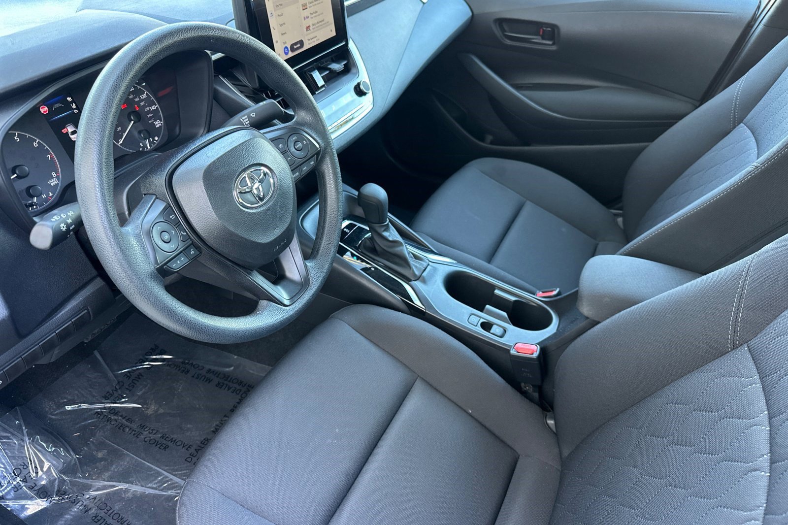 Used 2025 Toyota Corolla LE FWD image 4