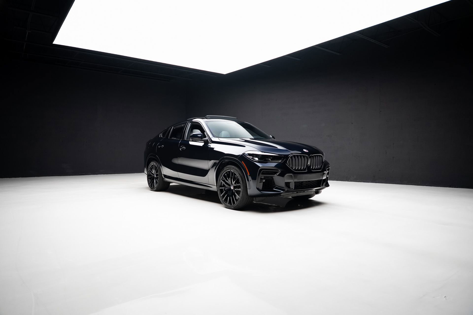 Used 2023 BMW X6 M50i w/ Parking Assistance Package AWD/4WD image 90