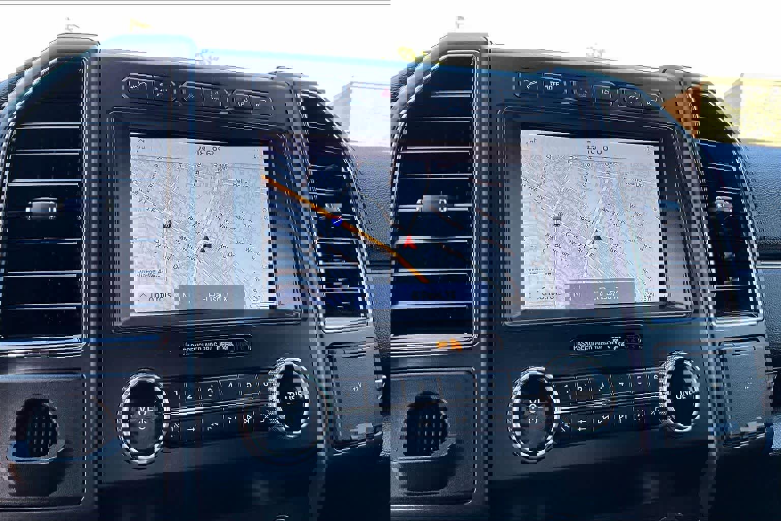 Used 2021 Ford Expedition Limited image 30