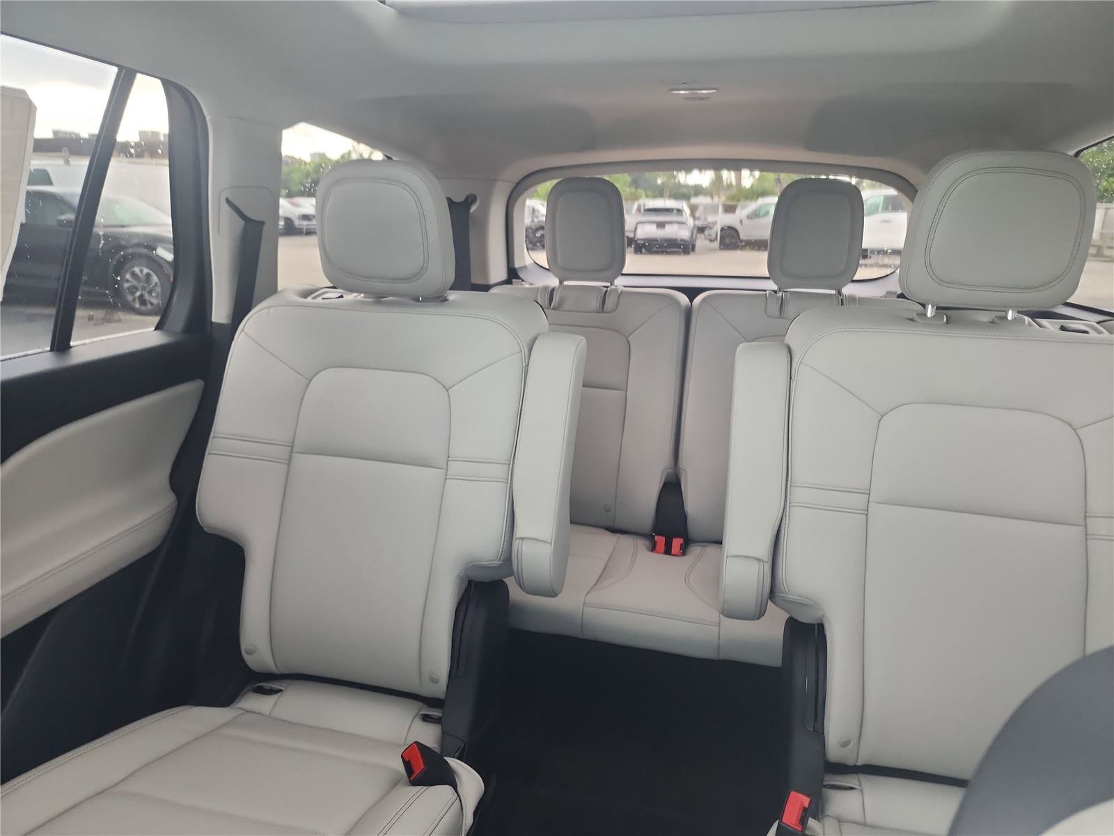 New 2026 Lincoln Aviator 2WD image 16