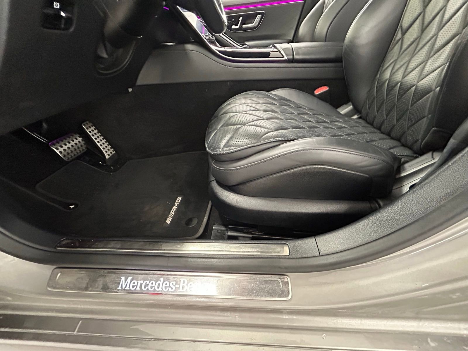 Used 2022 Mercedes-Benz S 580 4MATIC Sedan w/ AMG Line Package image 32