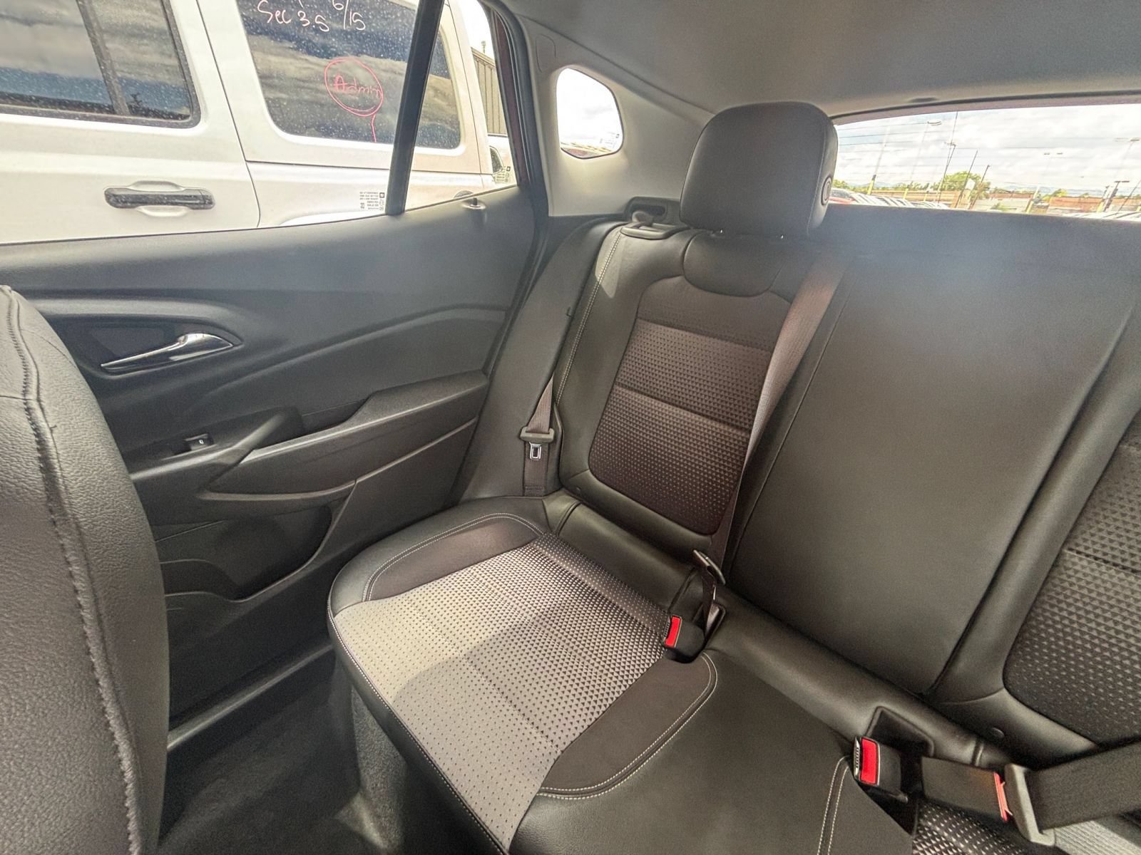 Used 2025 Chevrolet Trax LT w/ LT Convenience Package FWD image 36