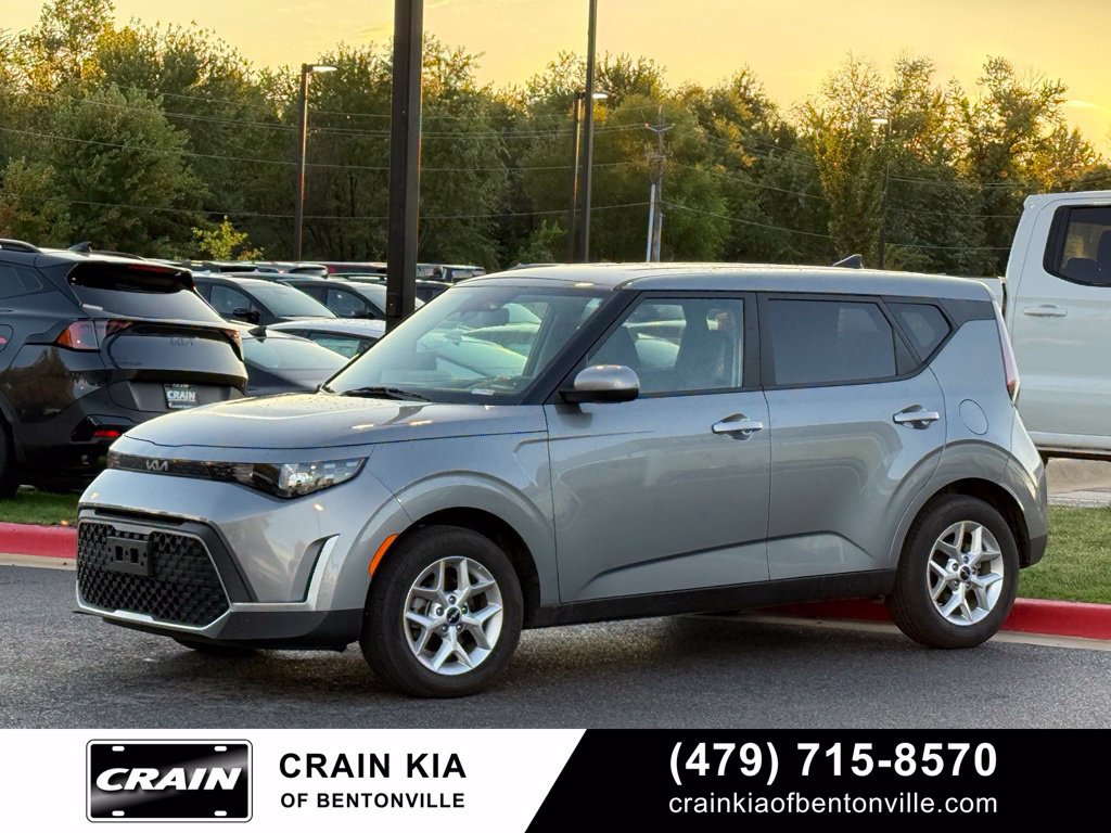 Certified 2025 Kia Soul LX w/ LX Technology Package FWD image 3