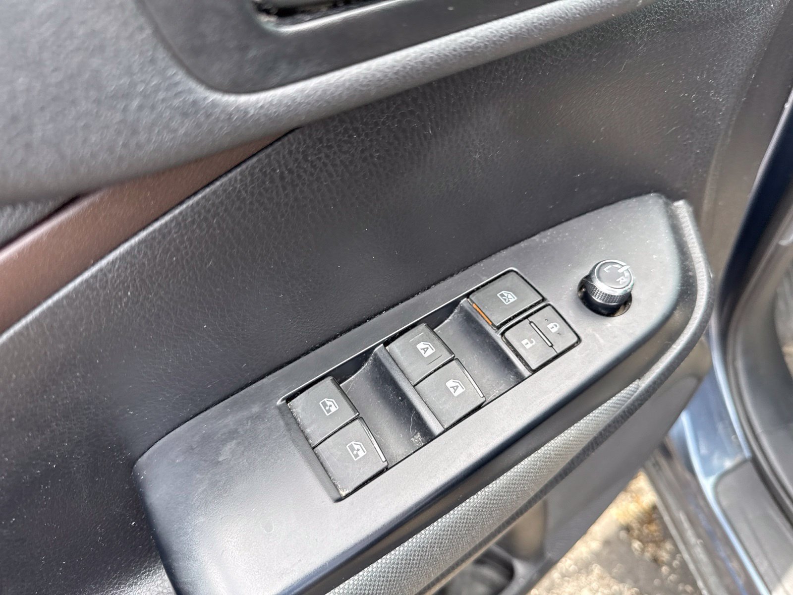 Used 2019 Toyota Highlander LE AWD/4WD image 22