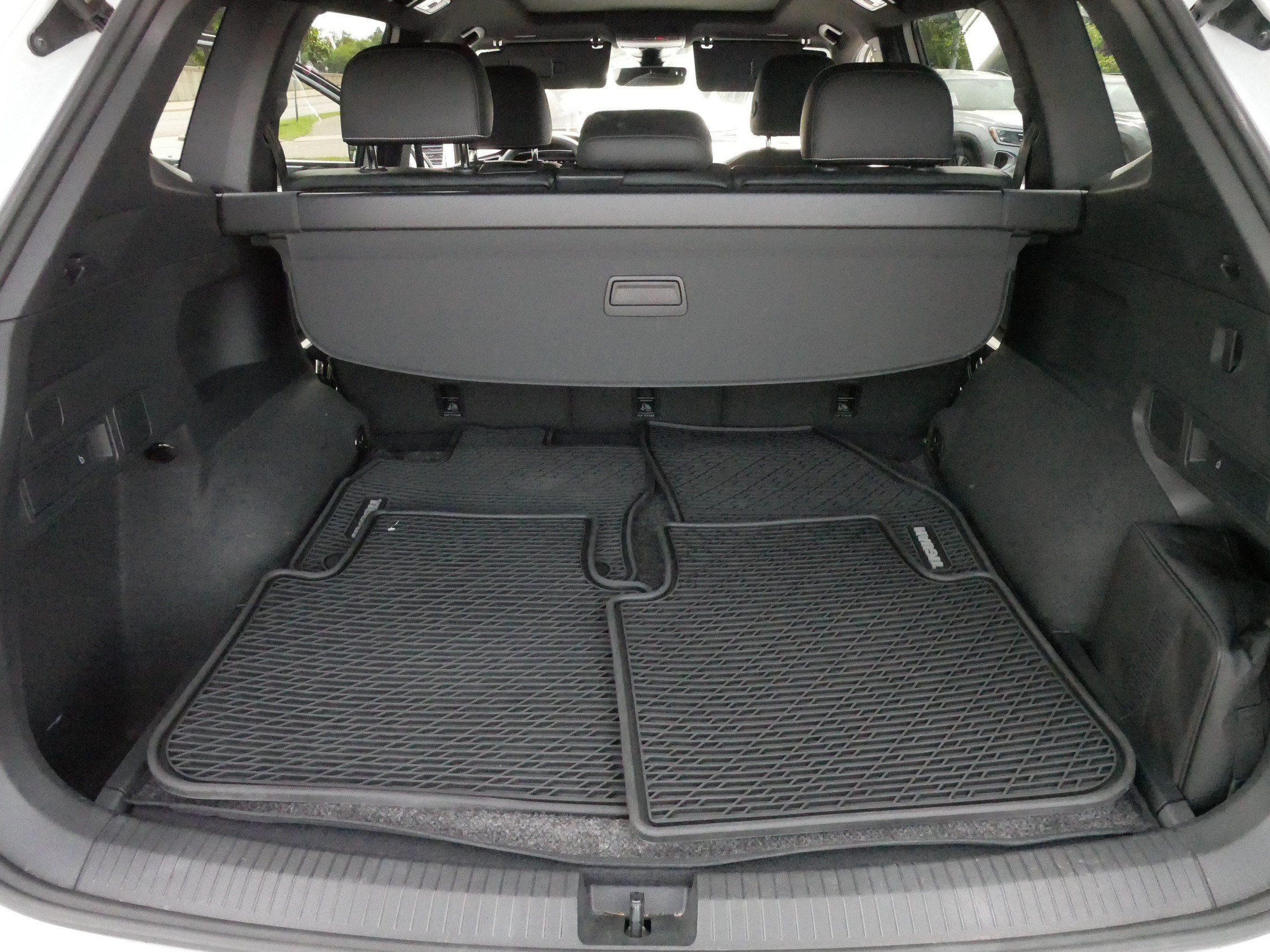 Certified 2024 Volkswagen Tiguan SEL R-Line AWD/4WD image 18
