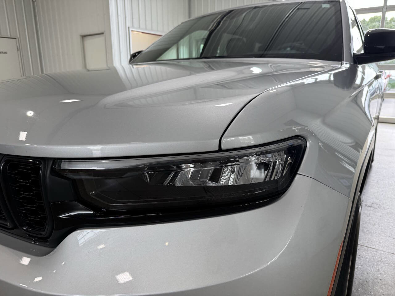 Used 2024 Jeep Grand Cherokee L Laredo image 8