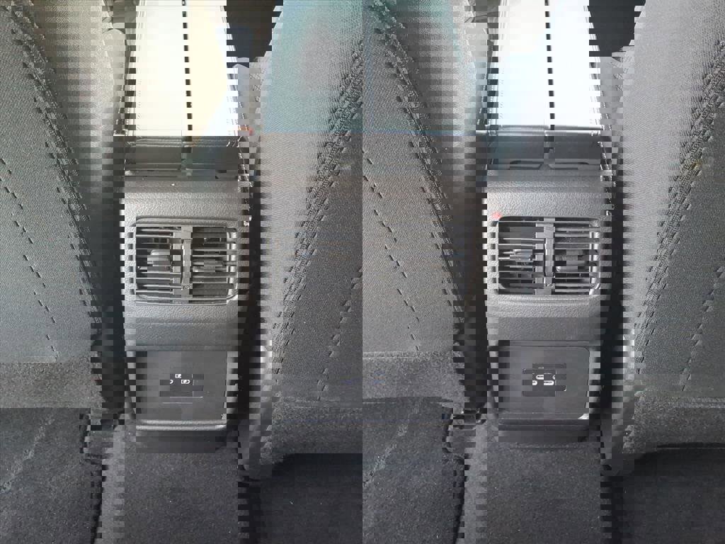 Used 2024 Nissan Rogue SV image 6