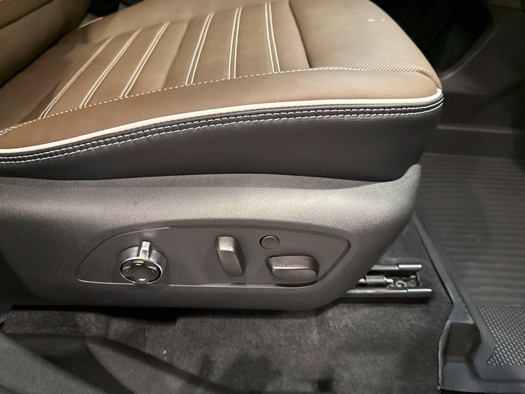 New 2027 GMC Acadia Denali Ultimate w/ LPO, Floor Liner Package AWD/4WD image 13