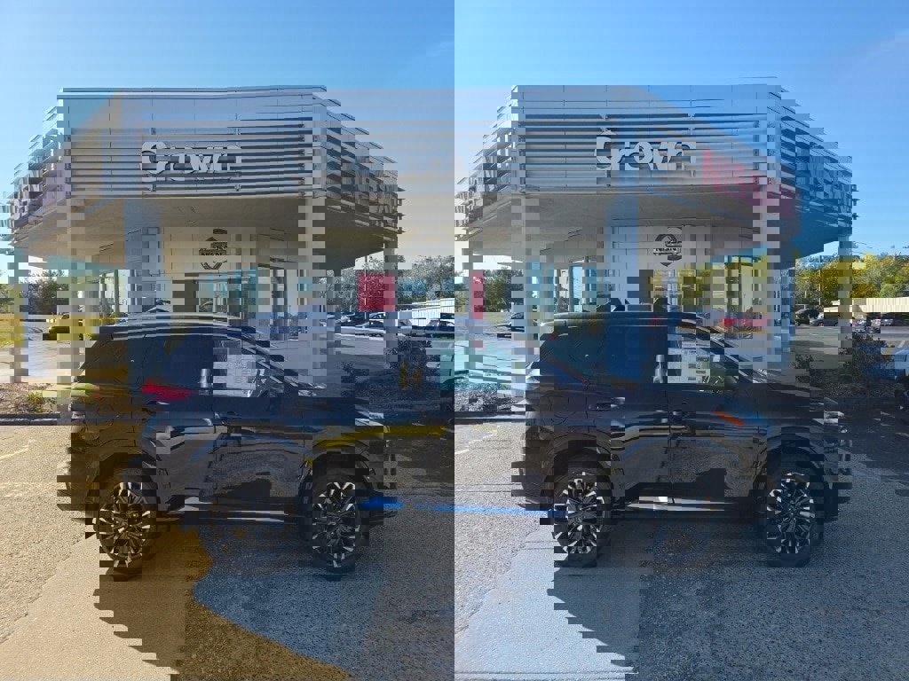 New 2026 Nissan Rogue Platinum image 2