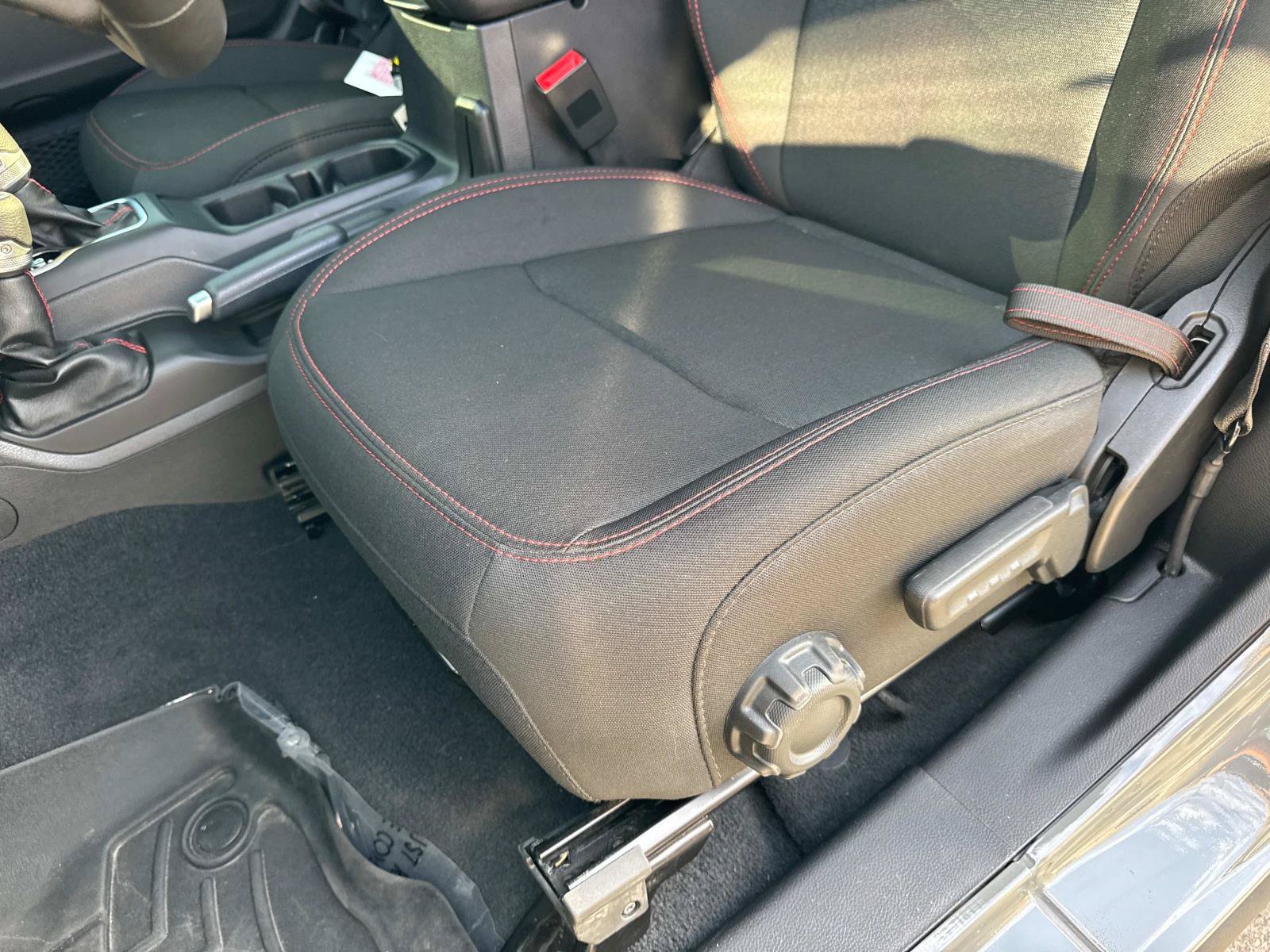 Used 2019 Jeep Wrangler Rubicon w/ Steel Bumper Group AWD/4WD image 14