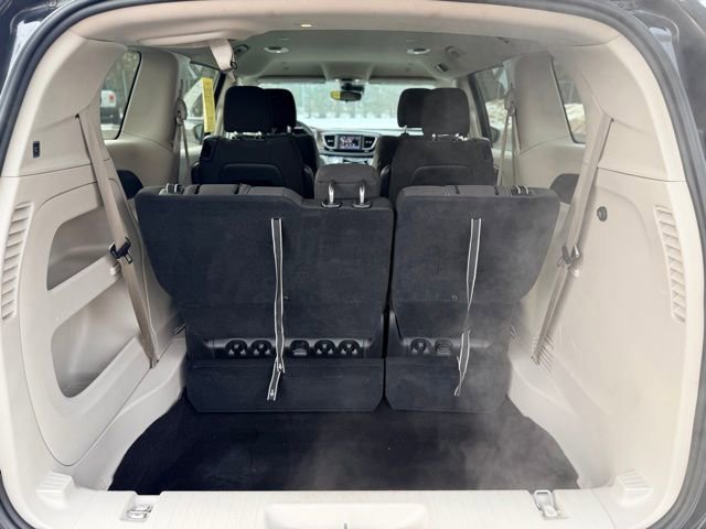 Used 2023 Chrysler Voyager LX image 26