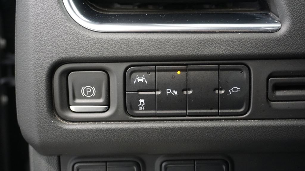 Used 2021 GMC Yukon XL SLT w/ SLT Premium Package image 39