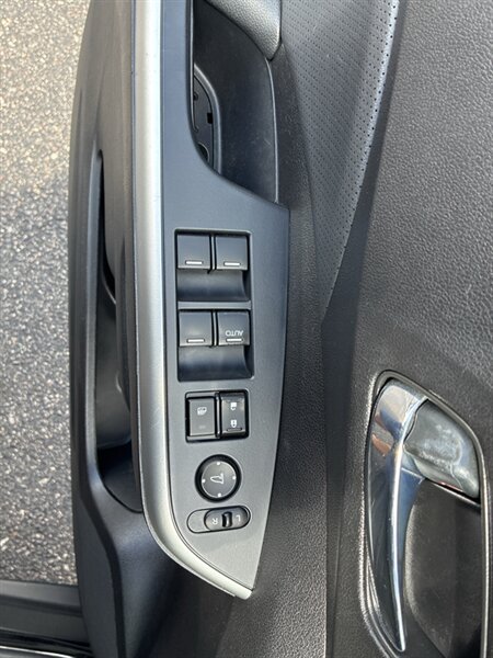 Used 2016 Honda CR-V Touring image 15