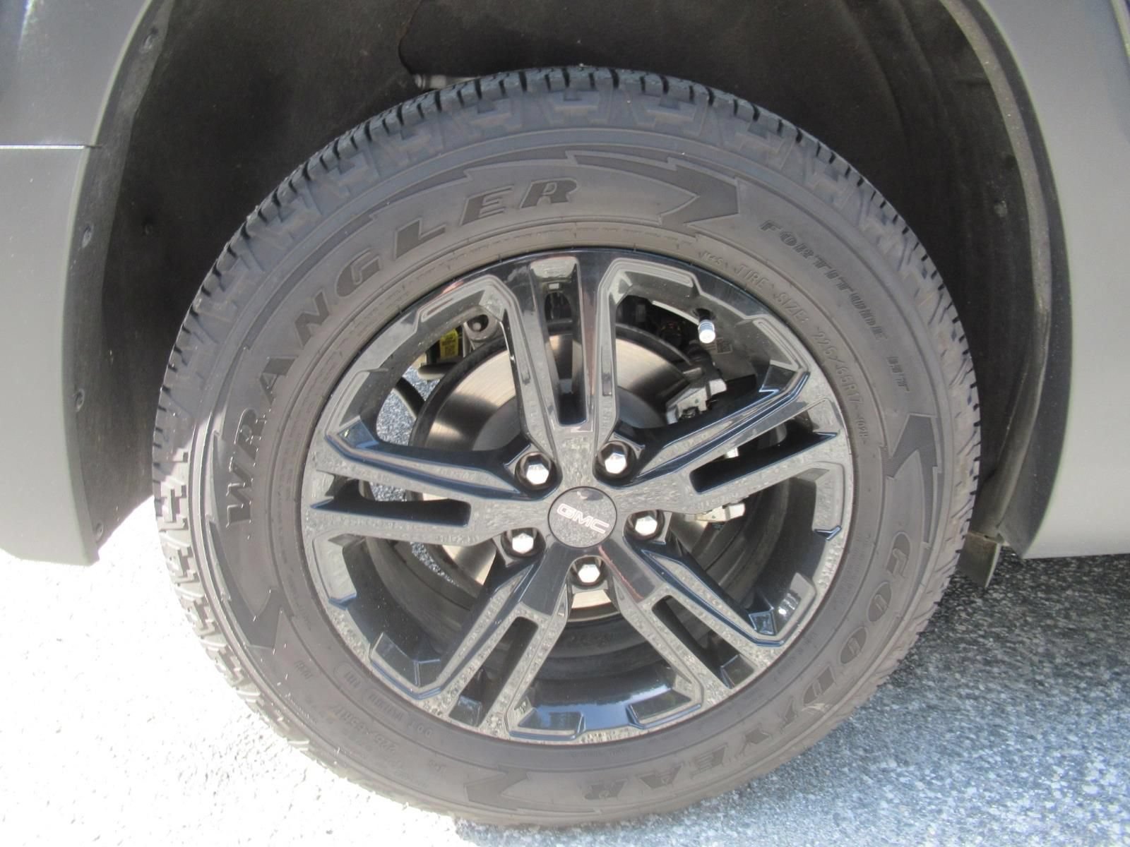 Used 2022 GMC Terrain AT4 w/ Infotainment Package II AWD/4WD image 8