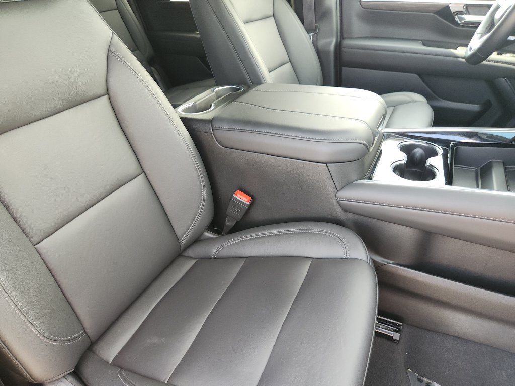 Used 2026 Chevrolet Suburban LT w/ Comfort Package RWD image 14