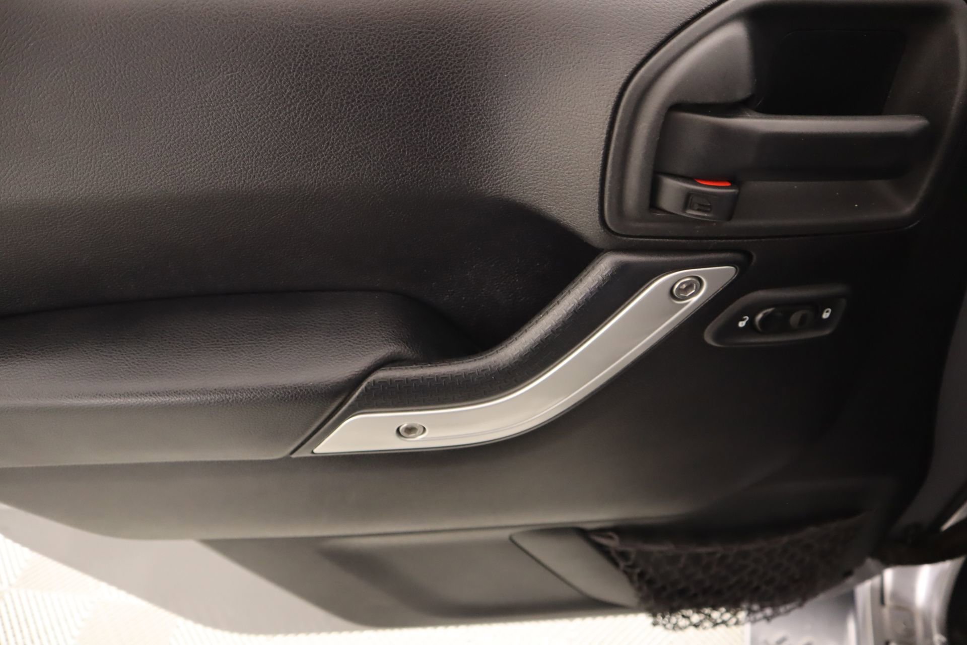 Used 2015 Jeep Wrangler Unlimited Sahara w/ Connectivity Group image 13