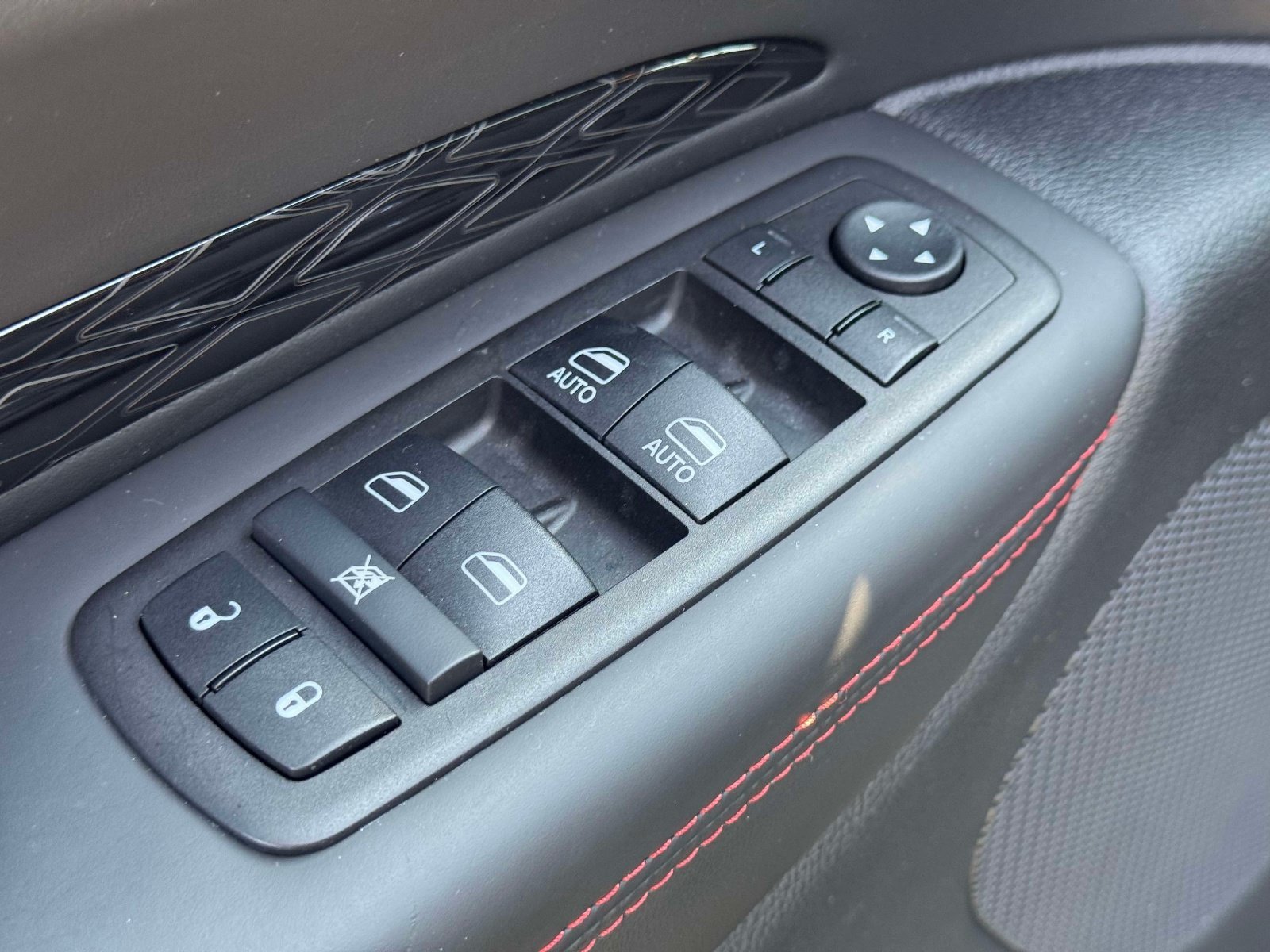 Used 2025 Dodge Durango GT AWD/4WD image 17