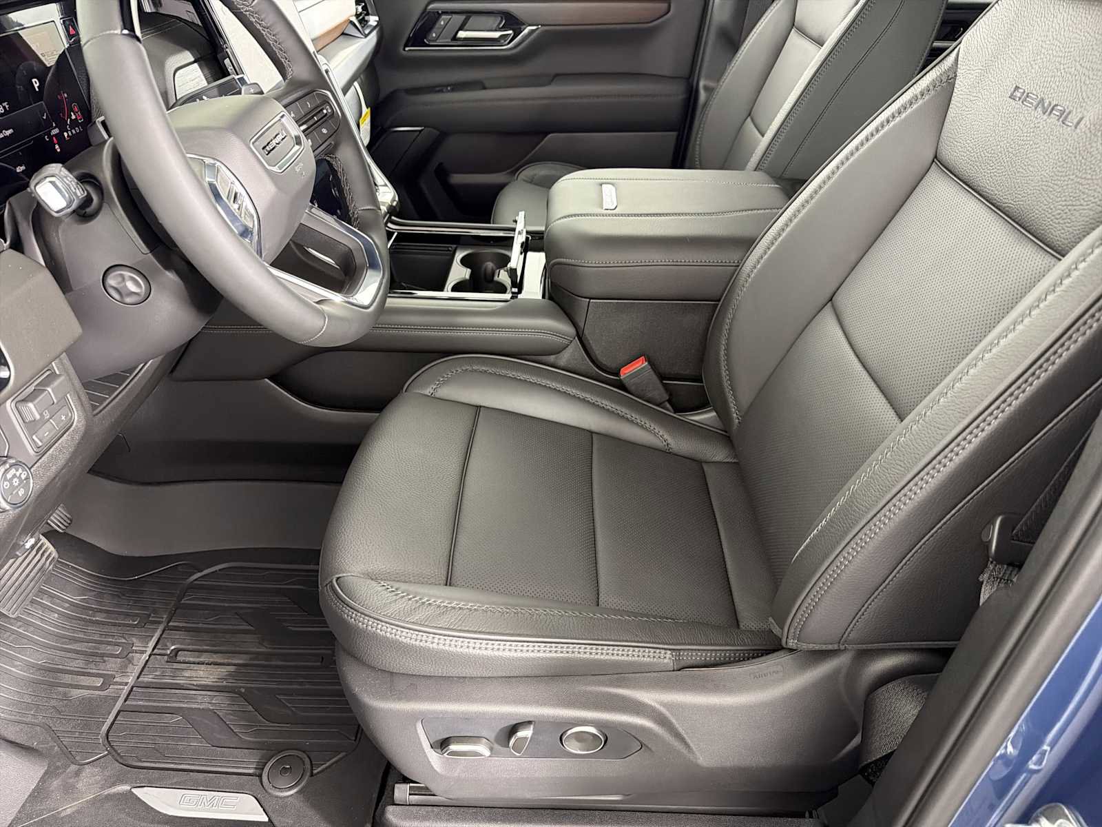 New 2026 GMC Yukon XL Denali AWD/4WD image 7