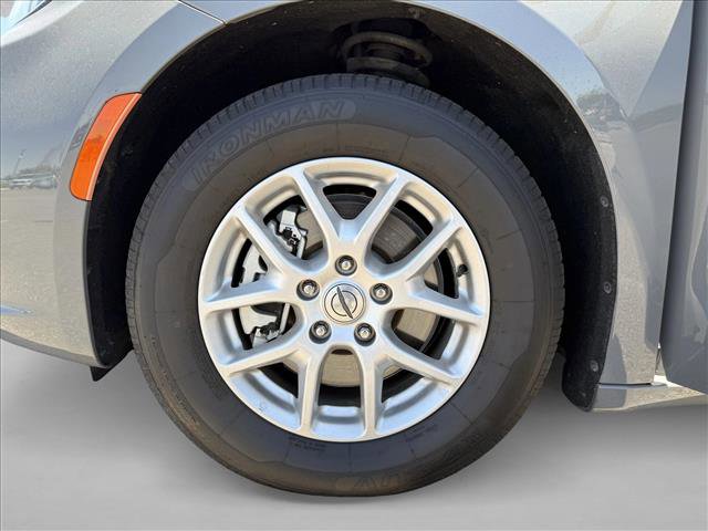 Used 2022 Chrysler Pacifica Touring-L FWD image 26