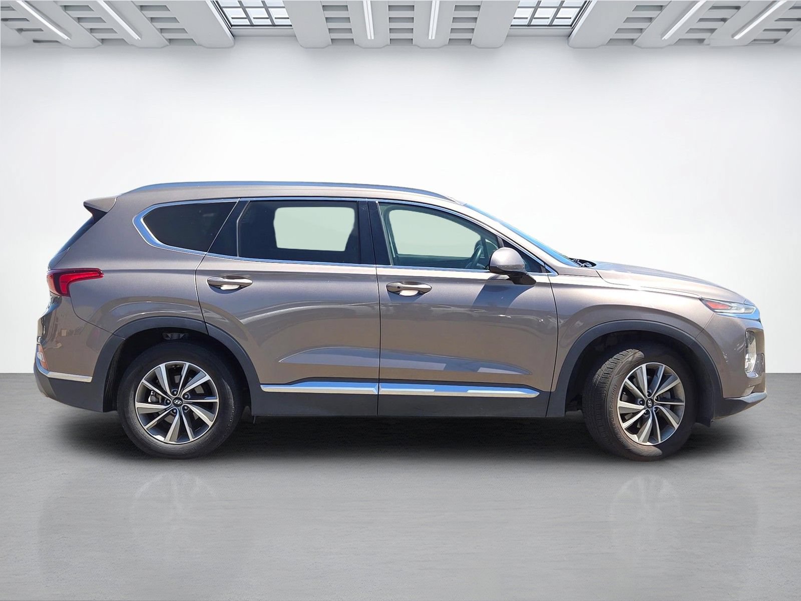 Used 2019 Hyundai Santa Fe SEL FWD image 3