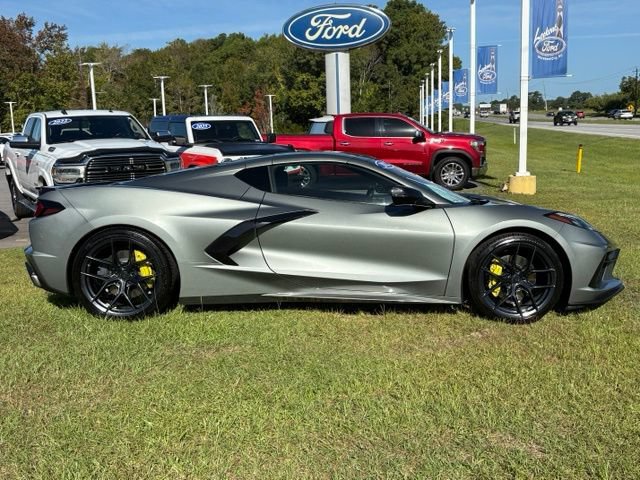 Used 2022 Chevrolet Corvette Stingray Coupe w/ Chrome Exterior Badge Package RWD image 6