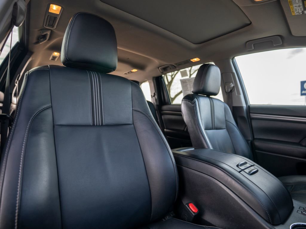 Used 2017 Toyota Highlander SE image 21