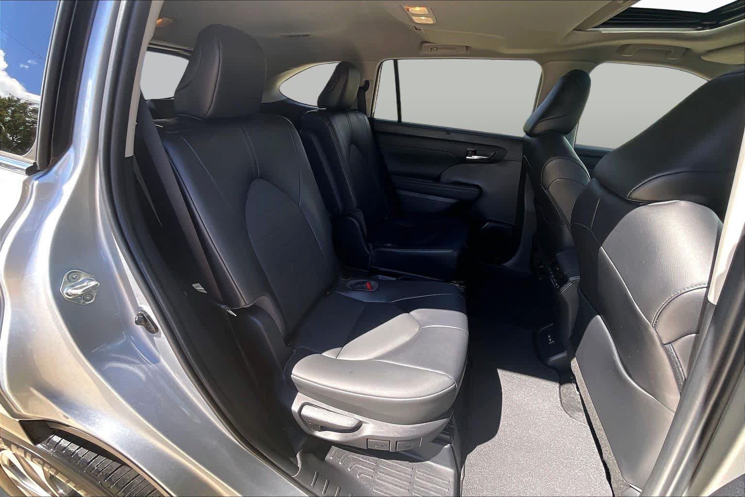 Used 2022 Toyota Highlander XLE FWD image 20