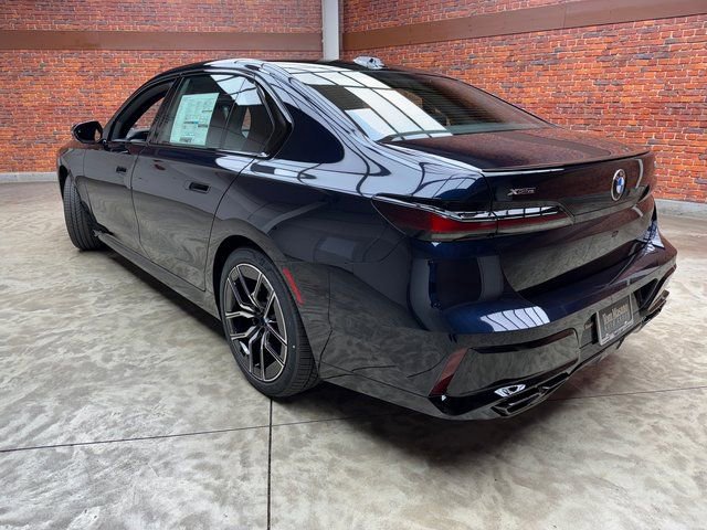 Used 2026 BMW 760i xDrive image 3
