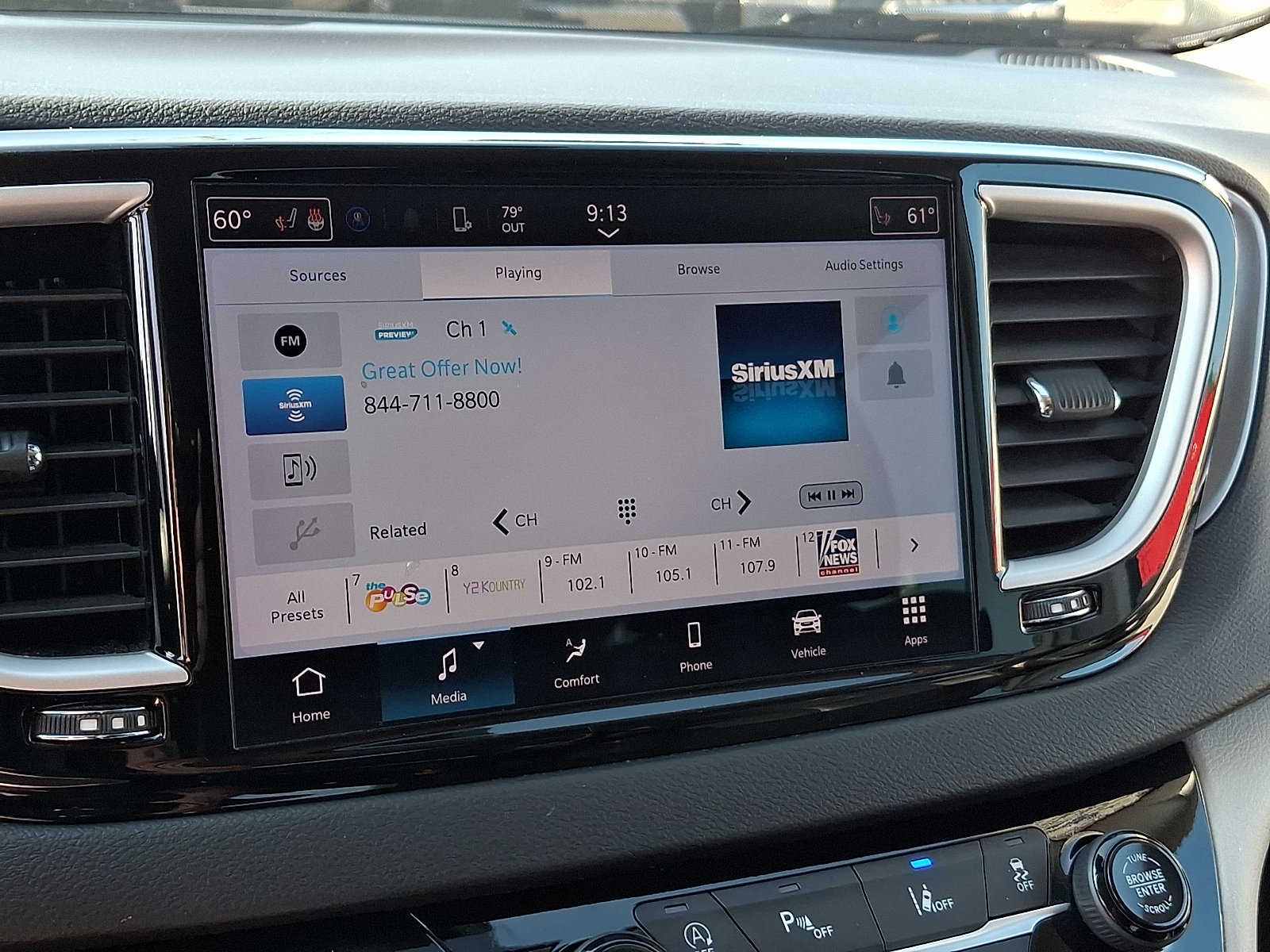 Used 2024 Chrysler Pacifica Touring-L FWD image 17