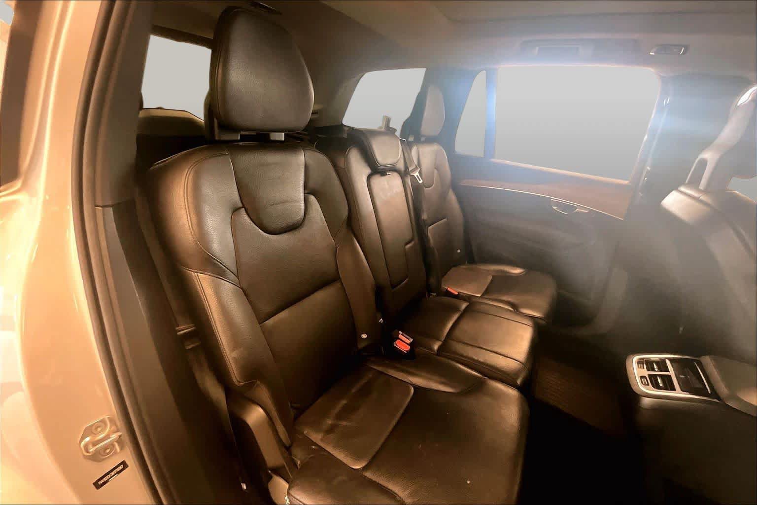 Used 2022 Volvo XC90 T5 Momentum w/ Climate Package FWD image 19