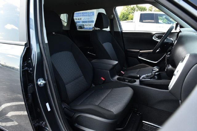Used 2025 Kia Soul LX w/ LX Technology Package FWD image 19
