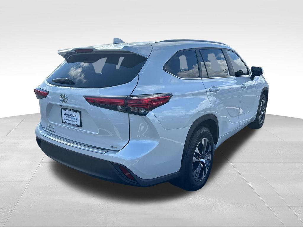 Used 2023 Toyota Highlander XLE FWD image 5