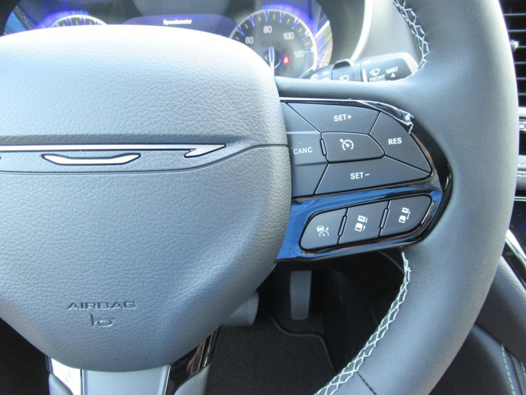 New 2027 Chrysler Pacifica Limited FWD image 26