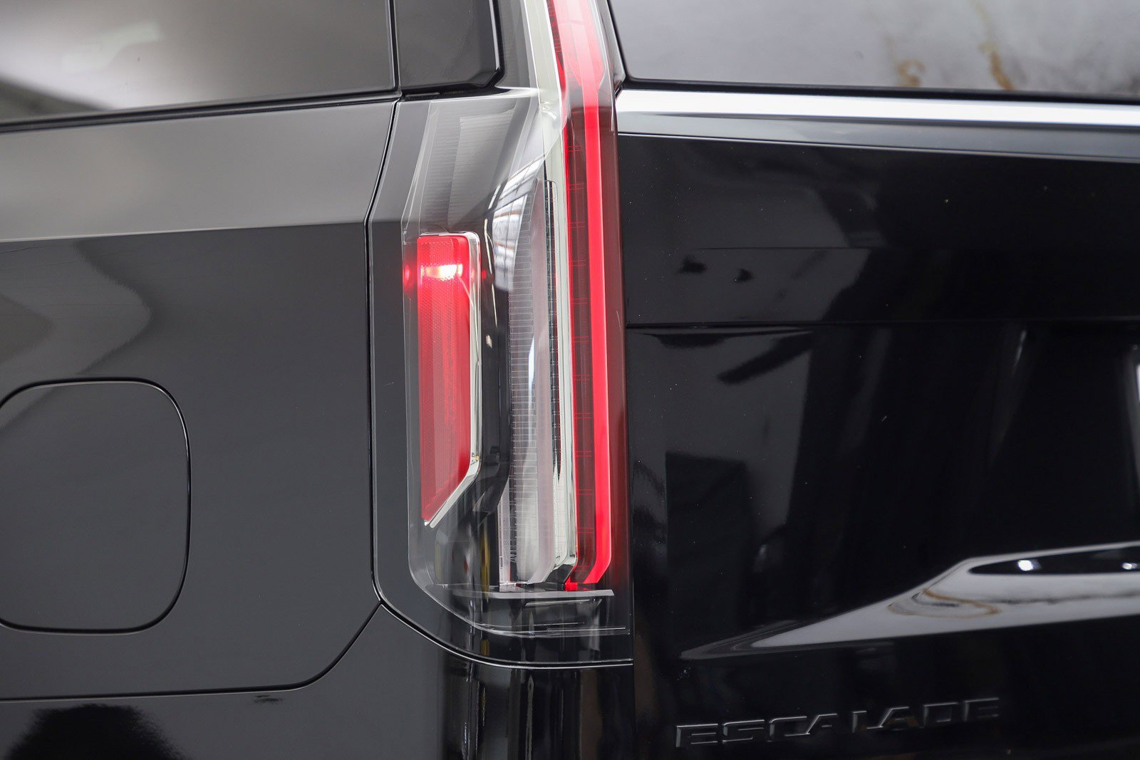 Used 2021 Cadillac Escalade Premium Luxury AWD/4WD image 13