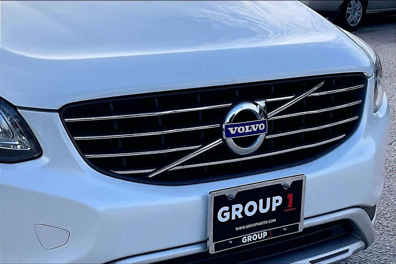 Used 2017 Volvo XC60 T6 Dynamic w/ Preferred Option Package AWD/4WD image 30