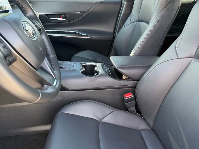 Used 2024 Toyota Venza XLE image 11