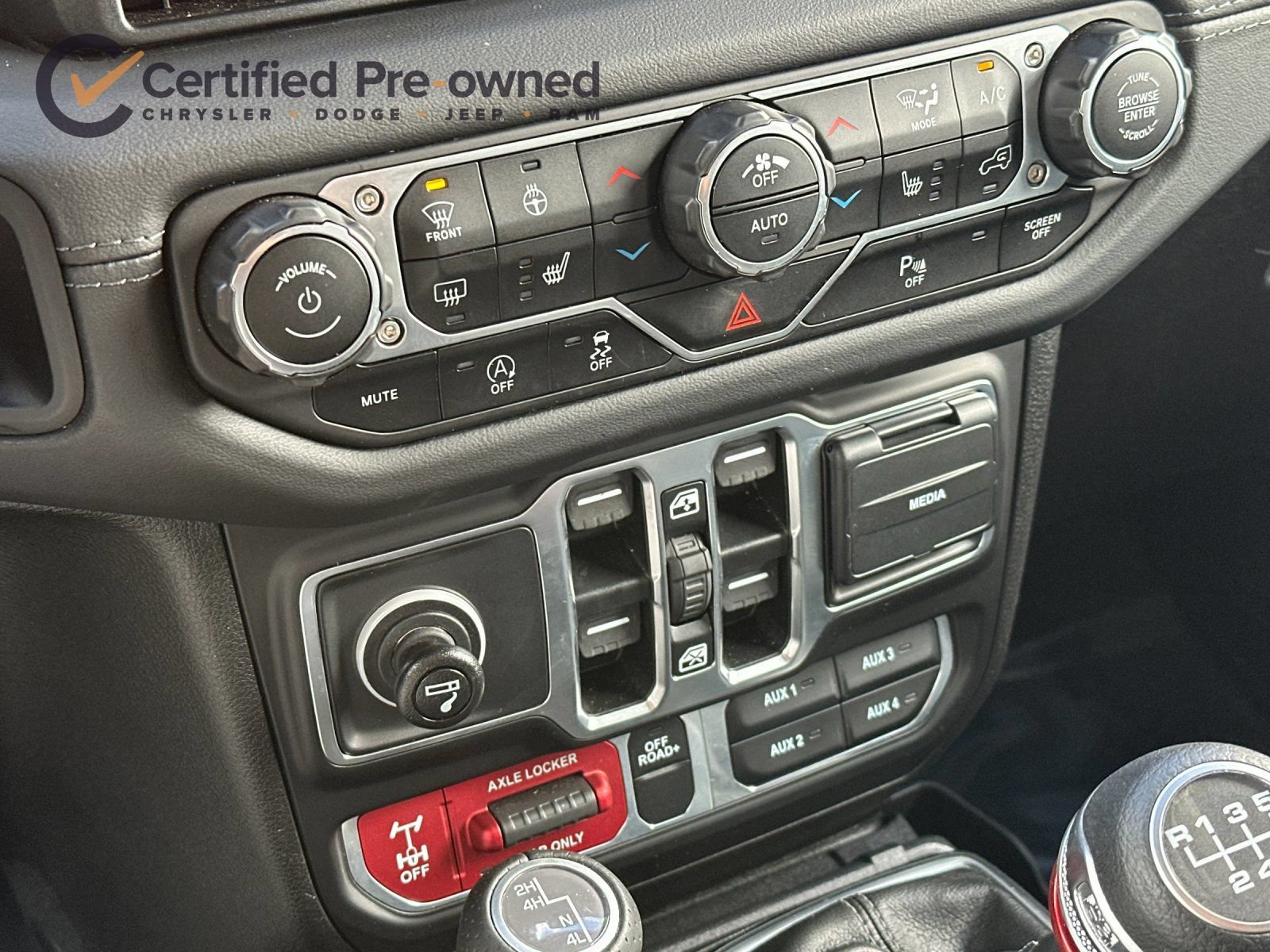 Used 2024 Jeep Gladiator Mojave AWD/4WD image 21