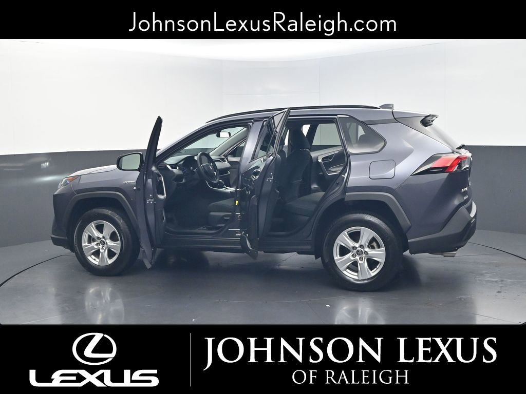 Used 2021 Toyota RAV4 LE AWD/4WD image 38