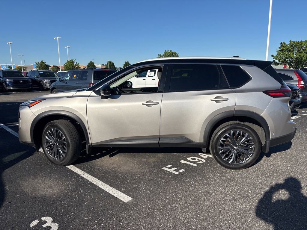 Used 2025 Nissan Rogue SL w/ Tech Package AWD/4WD image 8