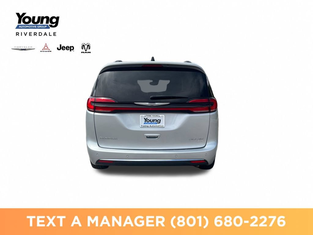 Used 2023 Chrysler Pacifica Limited w/ Uconnect Theater Family Group AWD/4WD image 4